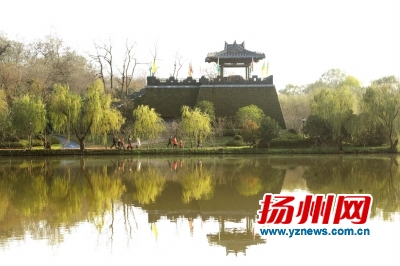 昨天下午,天气放晴,不少市民、游客在宋夹城漫步。程曦摄 昨天下午,天气放晴,不少市民、游客在宋夹城漫步。程曦摄