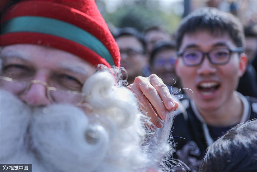 图片故事:圣诞老人来中国兼职