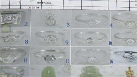 珠宝店员工欠下高利贷 监守自盗25件金钻