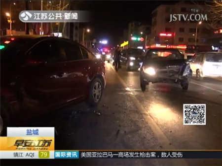 远光灯晃眼 司机被照致盲酿事故