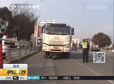 槽罐车转弯撞电动车 十四岁女孩不幸身亡