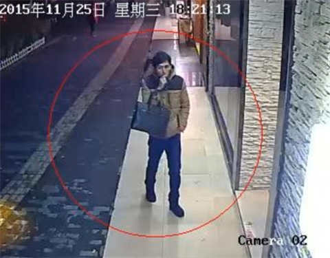 两小偷专偷餐馆食客 屡次作案从不更换衣服