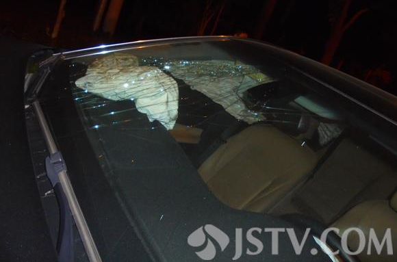 苏州一男酒驾宝马撞树想骗保 叫车记录泄密