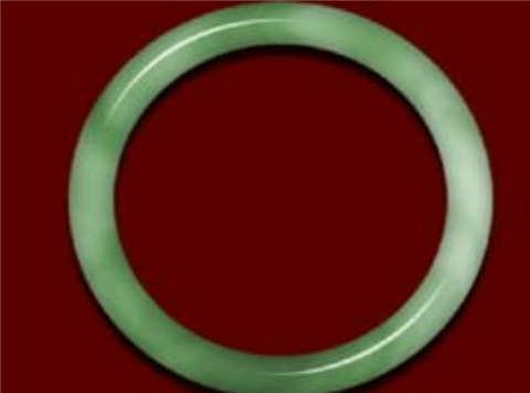 假购物真盗窃 蟊贼偷走万元手镯