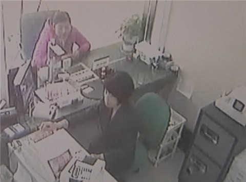 路遇女子搭讪 老伯七万块钱不翼而飞