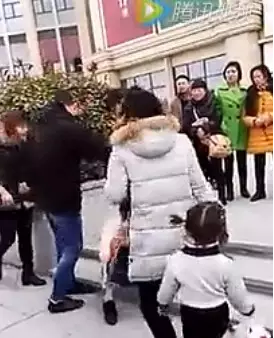 网曝南京街头打小三1