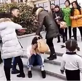 网曝南京街头打小三2