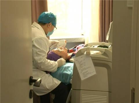 女子网购低价美容针 注射后&ldquo;像毁容&rdquo;