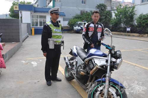 黄某非法改装的套牌摩托车被查获 警方供图