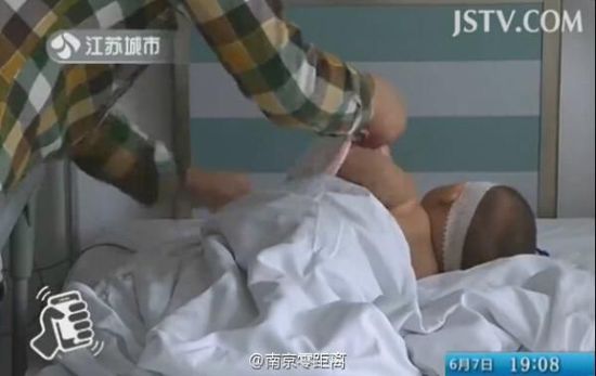 6月9日晚间,澎湃新闻从警方人士获悉,针对女婴伤情,已经排除女婴父亲张某某嫌疑,基本确定为女婴母亲张某所为。