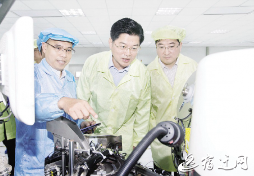 市委书记魏国强在泗阳县江苏宝浦莱半导体有限公司考察调研。 记者 柏志勇 摄
