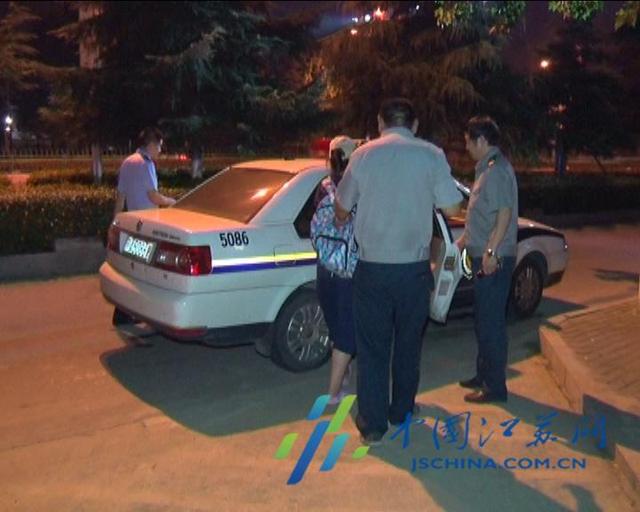 南京单亲母亲为"补贴家用" 超市内行窃被抓(图)