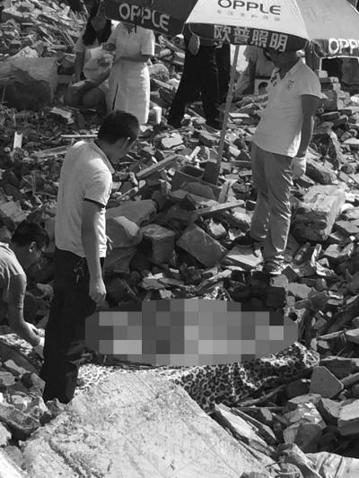 长沙强拆致农妇死亡27人被处理 家属：严惩责任人 