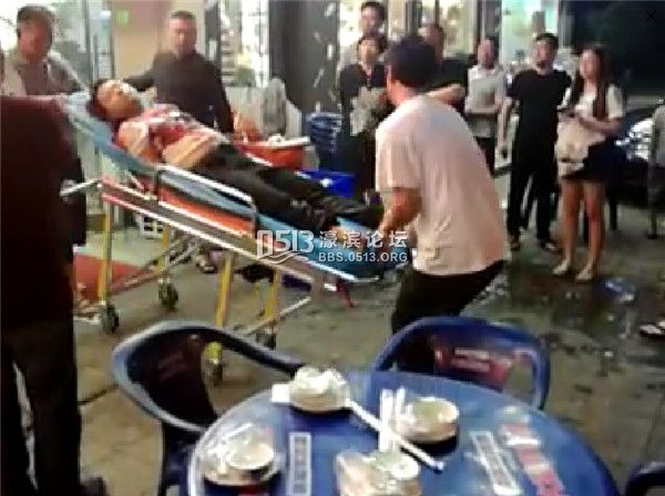 南通海安一烧烤店突发打架事件 致两人受伤