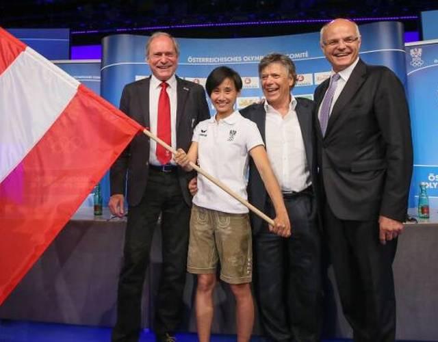 【里曰】旗手是怎样炼成的 靠刷脸扛大旗？