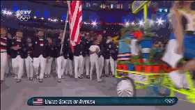 美国代表团入场 泳坛传奇菲尔普斯掌旗