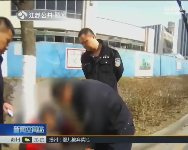 业主拍下小偷作案照片 快递小哥助警抓贼