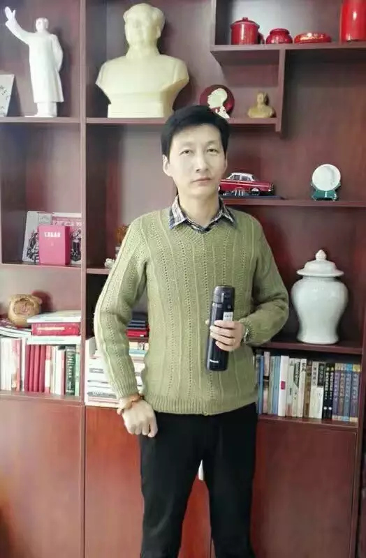 实力虐狗！丈夫送给老婆一束花 里面塞15万元整钞