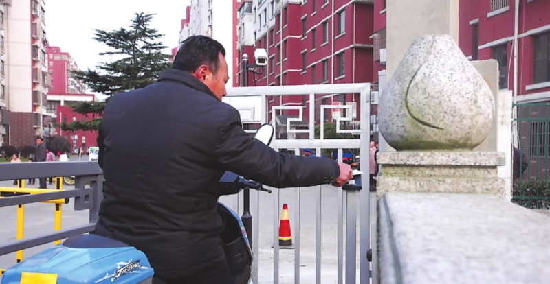 居民需刷卡才能进出小区 居民需刷卡才能进出小区