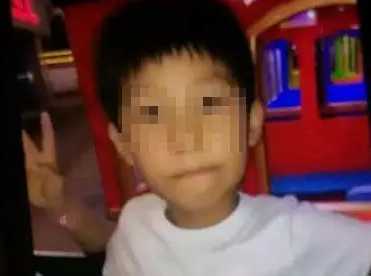 男孩失踪20小时 尸体在自家床下被发现
