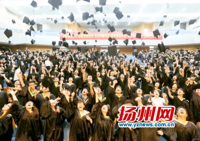 培育英才去年，南邮通达学院来扬办学后的首届学生圆满毕业。