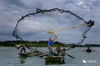 洪泽湖渔民撒网渔技传承至今，对保护洪泽湖渔业生态平衡起到了很好的保护作用。

