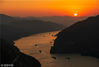 2018年10月11日，湖北宜昌，秭归县长江西陵峡拍摄的朝阳美景。