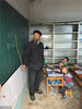 2017年9月26日，甘肃省武山县桦林镇，有一个住着80多户人家的小山村，叫柒坪村。村里有个没有名字的幼儿园，里面有16个可爱的孩子。这个幼儿园的老师，不是女老师，更不是年轻人，是一位男老师，是一位75岁的老教师，他叫高世荣。