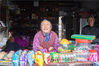 2016年3月10日，陕西安康，今年70岁的刘凤鸣10岁时开始学汉调二黄，40岁时从厕所抱回智残体残弃婴，因为对艺术的热爱、对生命的敬畏她选择了不离不弃。人生如戏，戏如人生。