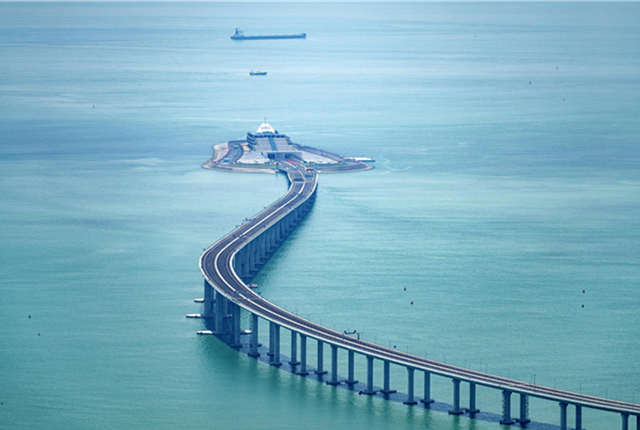 港珠澳大桥通车在望 多图回顾建设过程