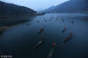 2018年11月1日，浙江淳安县宋村乡千岛湖水面上演“渔船唱晚 万家灯火”水上表演。