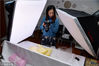 2018年11月8日，江苏南通，南通粟青纺织有限公司员工正在拍摄婴幼儿服饰等商品图片，全力备战即将到来的“双十一”。