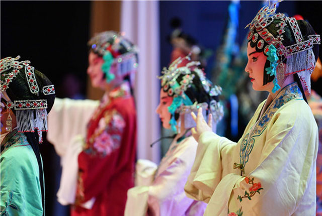 北京市组织外国中小学留学生过汉语节