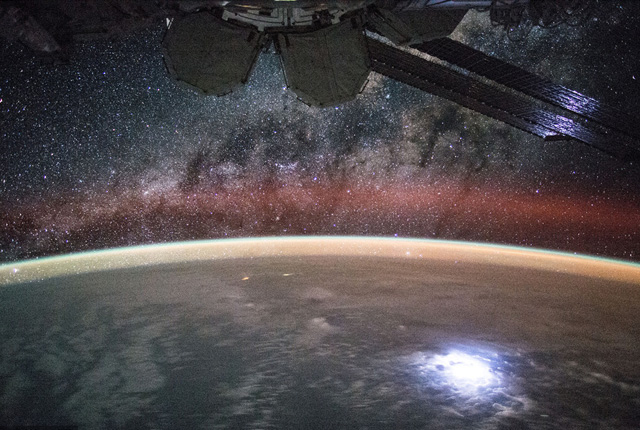 开建20年 国际空间站为地球留下美丽影像