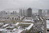 2018年11月4日，西宁降下今年第一场大雪，城市披上了银装，雪覆盖，美如画卷。大雪搅热了市民的微博、微信朋友圈、大家纷纷拍照留影,晒出自己眼中的美丽雪景。史廷义/视觉中国