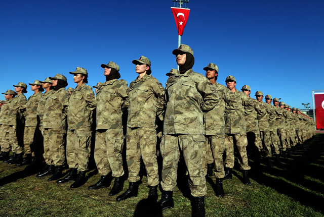 土耳其宪兵学院举行宣誓仪式 女兵英姿飒爽