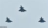 2018年11月3日，广东珠海，3架歼-20隐形战斗机编队进场进行飞行训练。