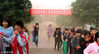 2018年11月6日，浙江台州，仙居县实验小学的学生们正在参加消防安全疏散情景模拟演练。