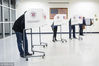 当地时间2018年11月6日，美国弗吉尼亚州利斯堡，当地选民参加中期选举投票。Bill Clark/视觉中国