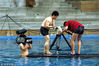 2006年4月16日，山东省第二届泳装模特电视大赛在潍坊富华水上皇宫举行。为找准机位、拍摄好比赛，某电视台的摄像师干脆泳装上阵，敬业精神令人叹服。 