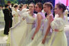 当地时间2018年12月11日，俄罗斯莫斯科，克里姆林宫举办年度舞会，来自俄罗斯全国各地的超1800名军校学员偕舞伴参加了这场年盛大的典礼。
