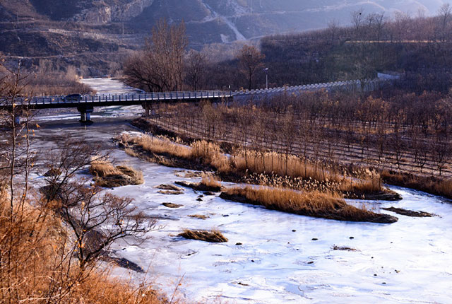 永定河北京段部分河流结冰 风景美如画