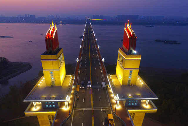 50岁南京长江大桥即将通车 回顾漫长“整容”记