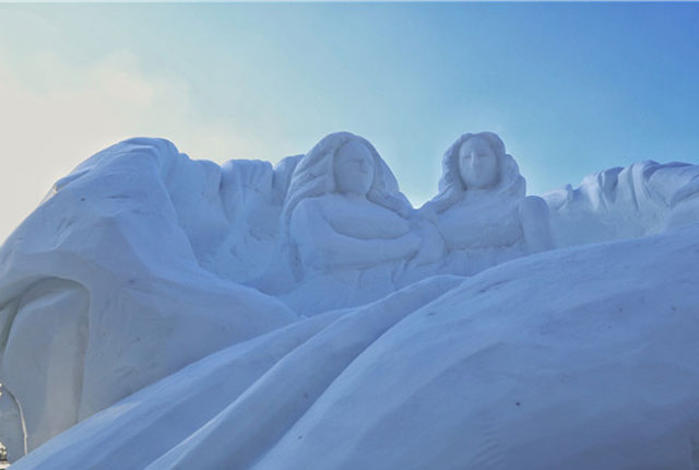 哈尔滨：大学生雪雕作品率先亮相太阳岛雪博会