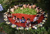 2018年12月16日，杭州第一世界大酒店云曼温泉打造了一个直径5米的巨型鸳鸯火锅泡池，杭州市民争先体验，将自己泡在热气腾腾的“鸳鸯锅”中，感受冰火两重天。