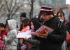 2018年12月2日，北京，在呼家楼中学考场，考生正在抓紧时间进行复习。北京青年报 郝羿/视觉中国