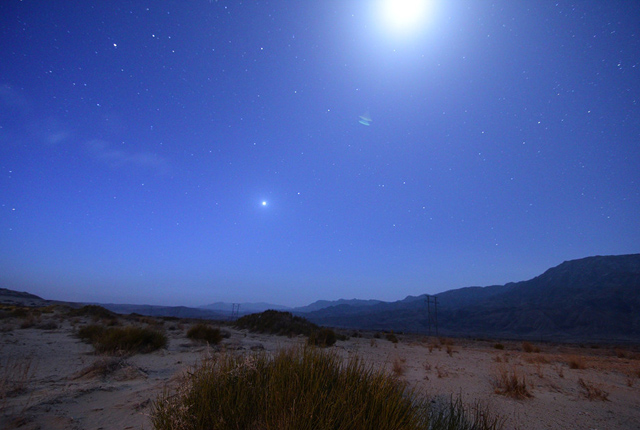 新疆巴州：“最亮金星”亮相天空