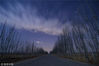 2018年12月1日凌晨，新疆巴音郭楞蒙古自治州博斯腾湖景区，以“启明星 ”姿态现身的“最亮金星”闪耀天空。薛兵/视觉中国