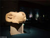 2018年12月19日，广州，“尼罗河畔的回响——古埃及文明特展”展出的狮身羊面像头部。