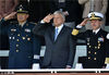 当地时间2018年12月2日，墨西哥墨西哥城，墨西哥新任总统洛佩兹出席军事仪式。他誓言打击腐败、消除贫困和暴力，让墨西哥“重生”。